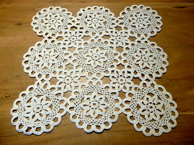 Linge ancien  petit Napperon en crochet  dentelle blanche - Photo 1/2