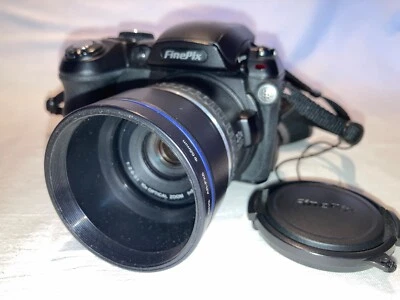 Fujifilm FinePix S5000 Digital Camera for Spares or Repair - Image 1 of 4