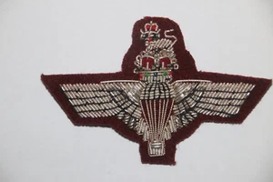 BRITISH ARMY PARACHUTE REGIMENT BULLION WIRE BERET BADGE ON MAROON FELT - Picture 1 of 1