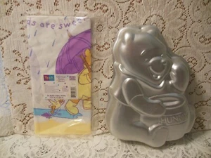 Winnie the Pooh Hunny cake pan & vtg Smallish friends are Sweetest Tablecloth - Picture 1 of 5