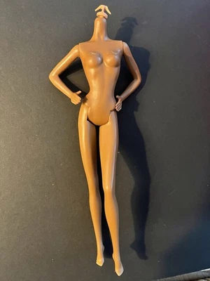 Barbie Signature 2022 Vacaciones Barbie Muñeca Modelo Musa Cuerpo Solo Afroamericano Foto 1 de 2