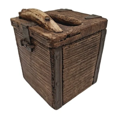 Cubierta de caja de pañuelos Mountain Mike's Reproductions marrón caja antigua con mango de asta  Foto 1 de 4