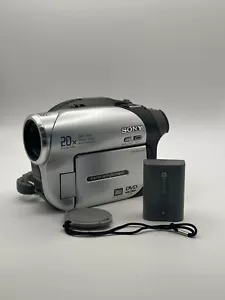 Sony Handycam DCR-DVD92 videocamera DVD argento nero schermo 2,5" zoom ottico 20x - Foto 1 di 9