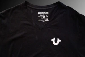 True Religion Classic Horseshoe Logo V-Neck Black T-Shirt Men's Size Medium - Picture 1 of 10