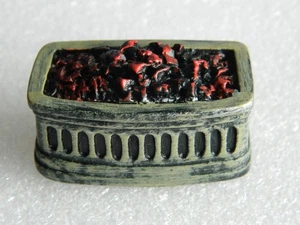 (HP8) DOLLS HOUSE SMALL RESIN BOWED GRATE (CHECK SIZE 4.6CM LENGTH) - Picture 1 of 6
