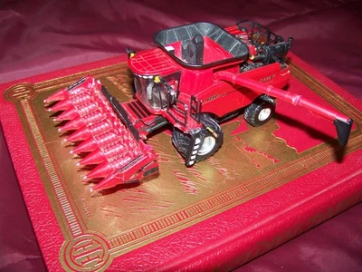 Custom Case IH 9250 combine w/ corn head, 1/64, Ertl, Nice detail, displayed CIH - Image 1 of 2