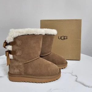 UGG Kids Bailey Bow II Winter Boots Size 1 Chestnut 1002954 - Picture 1 of 9