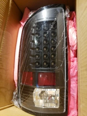 Luces traseras Spec-D para Dodge Ram R2500/R3500 (02-06) LT-RAM02JMLED-V2-TM  Foto 1 de 4