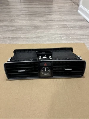 🔥 Volkswagen Passat 2012-2015 tablero central ventilaciones de aire ¡con reloj y botón de peligro!! Foto 1 de 4