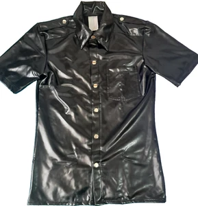 Camicia da uomo a maniche corte, fetish, finta pelle nera lucida, elasticizzata. - Foto 1 di 11