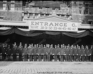 Police Pose At Chicago Convention 8x10 ristampa di vecchia foto - Foto 1 di 1