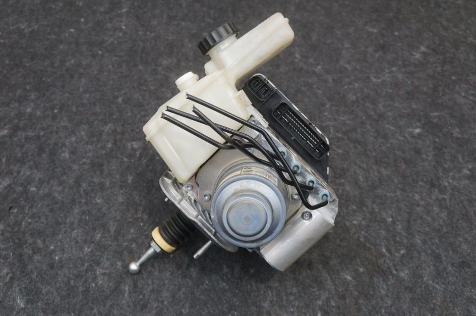 动力制动助推器气缸水库 34515A3BA69 宝马 750i XDrive G12 2020-2022 — 第 1/4 张图片