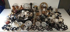 Gran colección de piezas de repuesto para lámparas piezas de repuesto para lámparas soportes casquillos, etc. - Imagen 1 de 24