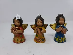 Neu mit Etikett 3er-Set 3" Engel mit goldenen Flügeln Spielinstrumente blau gelb rot Vintage - Bild 1 von 6