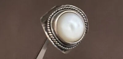 Silpada 'Pearlized' Natural Mother-of-Pearl Ring in Sterling Silver Size 8 - Image 1 of 4