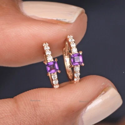 Aretes tipo argolla pequeños de diamantes naturales y amatista princesa de oro amarillo macizo de 14 k Foto 1 de 4