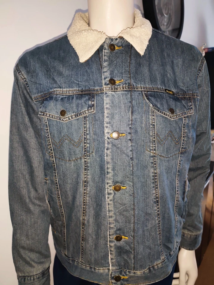Wrangler Sherpa Lined Denim Jacket – Authentic Western – Size M – Vintage #399 - Imagen 1 de 4