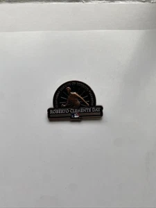 ROBERTO CLEMENTE DAY Pittsburgh Pirates Atlanta Braves SGA MLB Baseball Pin 2016 - Picture 1 of 3