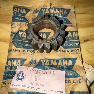 NOS 1967 YAMAHA YDS5, YM2C TRANS 2ND PINION GEAR # 246-17121-00-00 - Picture 1 of 4
