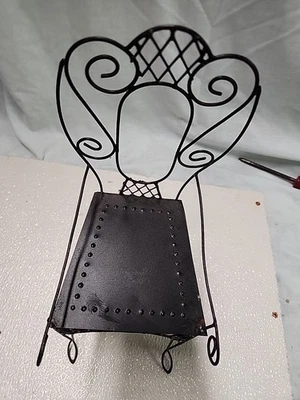 (303) Silla artesanal vintage hecha con alambre y placa con juntas soldadas. Foto 1 de 4