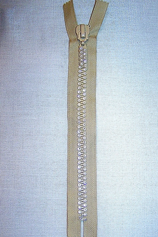 Arena Beige Bronceado 9 Pulgadas o 23 cm Doble Fila Cristal Estrás Cremallera Extremo Cerrado  Foto 1 de 1