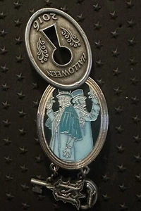 Disney Halloween 2016 Haunted Mansion Lock Key Pin LE 5000 Dueling Ghosts Moving - Picture 1 of 4