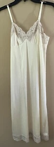 Vintage Vanity Fair Size 32 Cream Nylon Lace Trim Slip - Picture 1 of 16