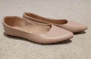 A New Day A.N.D. Spitz zulaufende hautfarbene Ballerinas Größe 8 Kunstleder - Bild 1 von 12