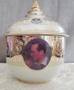 Thai Benjarong Lidded Portrait Jar: King (Bhumibol Adulyadej), Gold Trim/Ornate - Picture 1 of 12