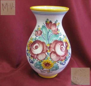 VINTAGE CZECHOSLOVAKIA MAJOLICA VASE HANDMADE SIGNED - Picture 1 of 9