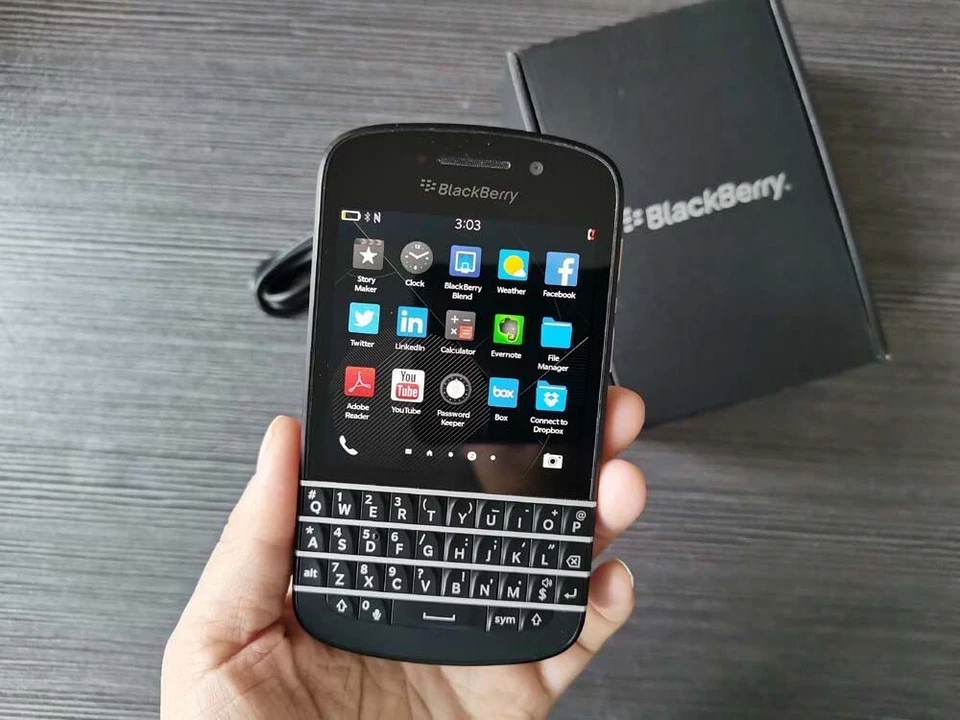 BlackBerry Q10 Unlocked GPS WiFi Bluetooth 8MP 4G 16GB storage OS10 Cellphone - Image 1 of 4
