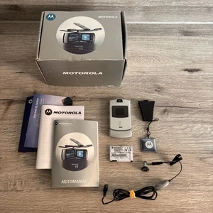 BOXED Motorola V3 Silver Flip Phone VGC - Won’t Turn On - Collectable Prop - Picture 1 of 12