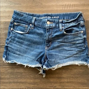 AMERICAN EAGLE Curvy Midi Denim Short Womens Sz 8 Raw Hem - Imagen 1 de 6