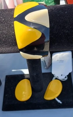 Vintage-Clip on earrings  Yellow - Image 1 of 3