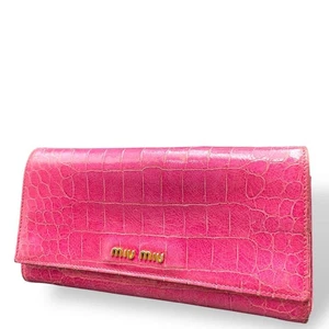 Miu Miu lange Geldbörse aus lila Leder mit Krokodilprägung - Bild 1 von 13