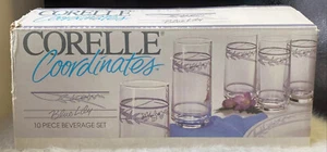 ¡Nuevo en caja! Juego de bebidas de 10 piezas Corelle Coordinates by Corning ""Blue Lily - Imagen 1 de 6