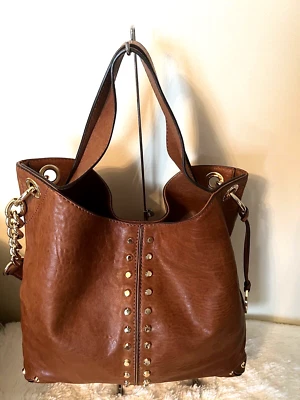 Cartera Hobo MICHAEL KORS Uptown Astor Cuero Tachonado COÑAC Foto 1 de 4