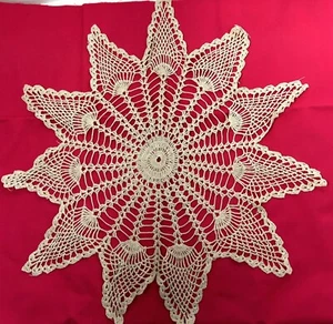 Vintage Antik Hand gehäkelt Baumwolle Doiley 12" Starburst Blume Handwerk Spitze - Bild 1 von 2
