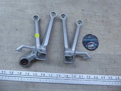 Juego de estriberas traseras izquierda y derecha Suzuki GSXR 600 K S20875 2005)  Foto 1 de 4