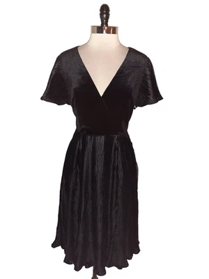 NUEVO ADRIANNA PAPELL Talla 10 Vestido Línea A Negro Elastizado Terciopelo Manga Corta Foto 1 de 4