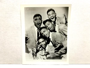 Foto brillante en blanco y negro (G) The Channels (doo wop) de 4" x 5" - Imagen 1 de 2