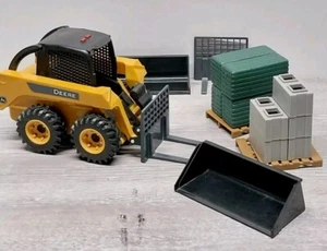 Minicargadora de juguete John Deere batería de plástico con accesorios funcionando - Imagen 1 de 6
