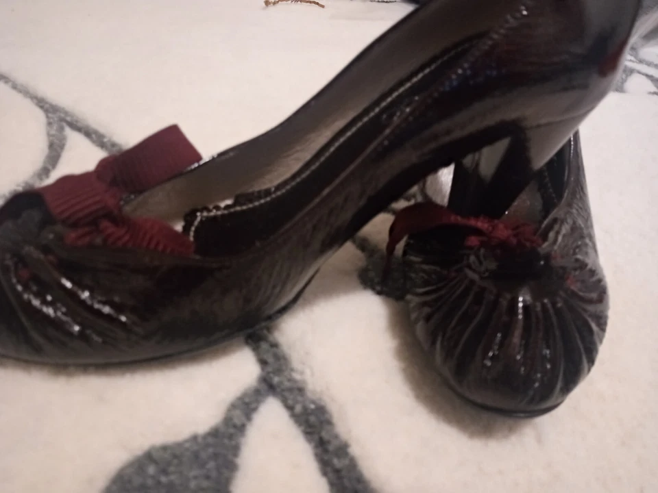 Maloles nuevos con detalle de lazo Foto 1 de 1