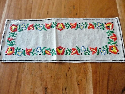 Linge ancien Napperons rect  coton beige  brodé fleurs - Photo 1/4