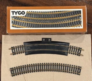 HO Vintage TYCO Sectional Track 18" Radius Curve - 10 pcs plus Term / Rerailer - Picture 1 of 1