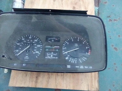 Cuadro de instrumentos odómetro BMW 528 E28 OEM 220 k millas Foto 1 de 4