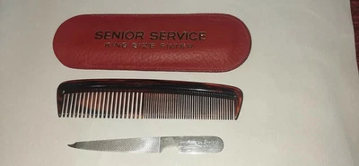 SERVICIO SENIOR - COMP EN ESTUCHE DE CUERO CON LIMADOR DE UÑAS - VINTAGE - 1960 Foto 1 de 4