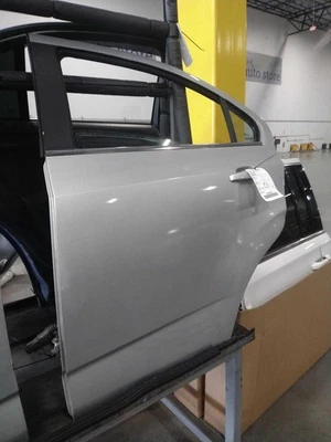 2018 Chevrolet Sonic Left Rear Door Silver 107516 104k Miles Used - Imagem 1 de 4