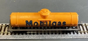 ๐ HO Scale Mobilgas Single-Dome Tank Car Orange C-6 Very Good Condition - Picture 1 of 5