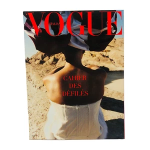 Dossier Paraden Herbst Winter 2001 2002 Beilage Vogue Italien Nr. 611 Juli - Bild 1 von 1